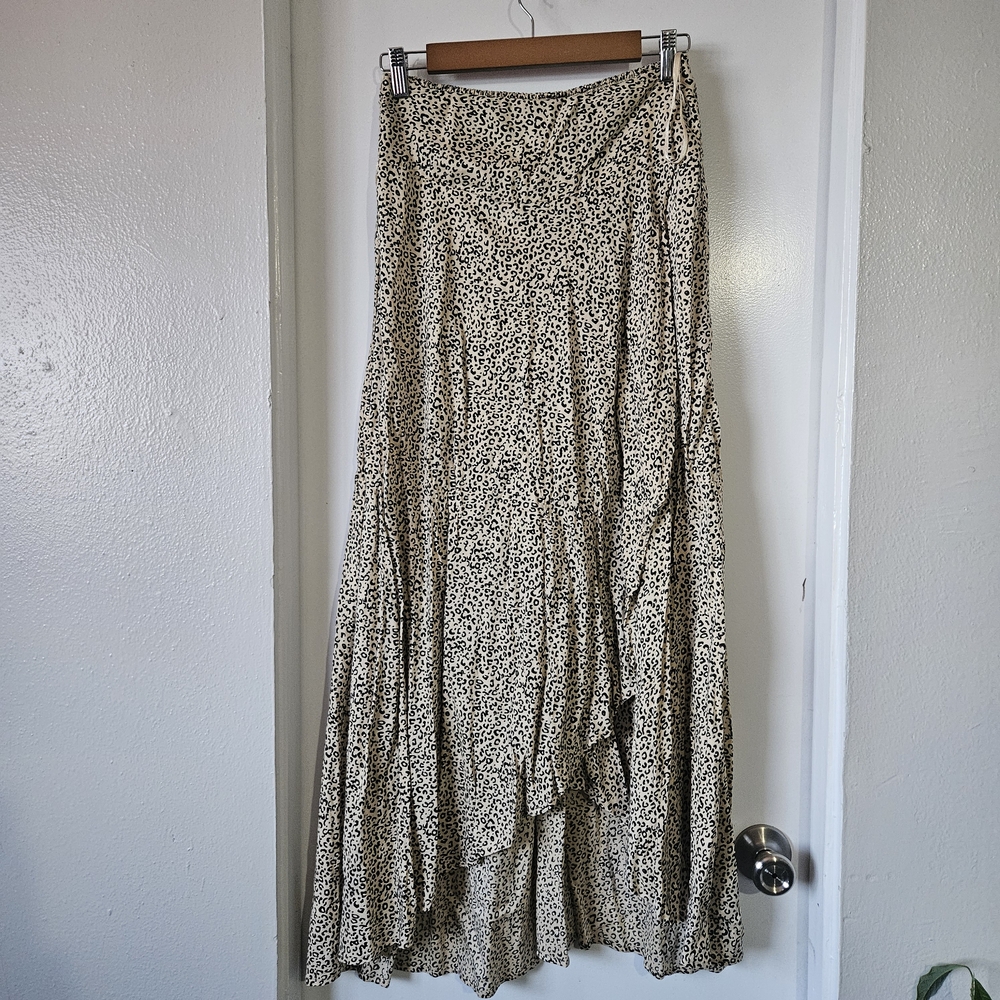 JAPNA - Elegant Cream Leopard Print Skirt (M)